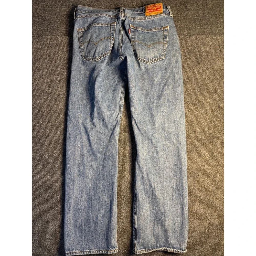 Levi's Jeans Mens 33x30 Blue Denim Medium Wash Straight Fit Red Tab Button Fly‎